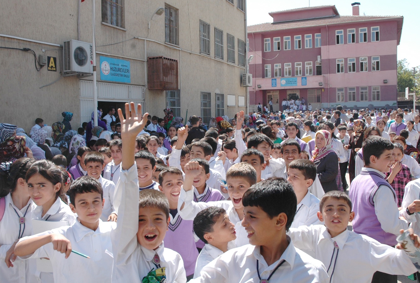 18 milyon öğrenci bugün karne alıyor 18 milyon öğrenci bugün karne alıyor